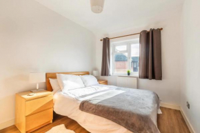 Modern One-Bedroom Apartment in the Heart of Reading, Steps from The Oracle